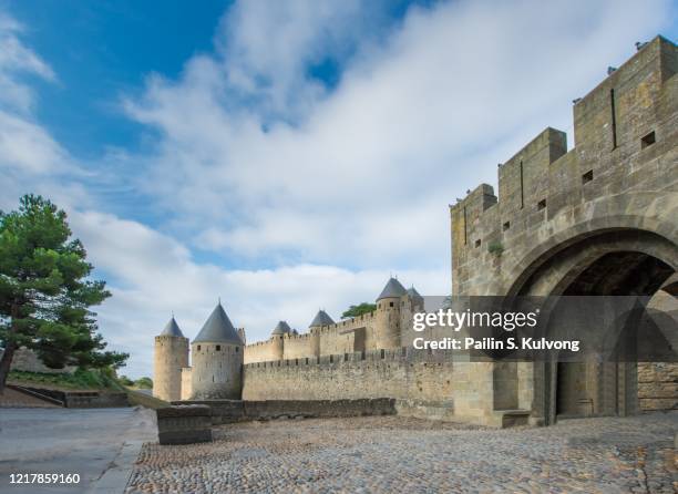 cité de carcassonne/ france - castle france stock-fotos und bilder