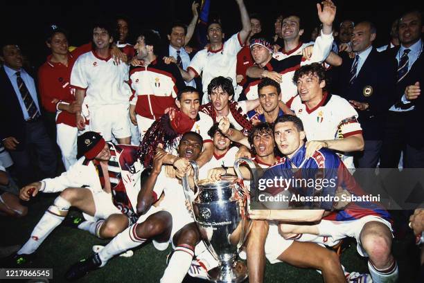 Milan players Mario Ielpo, Roberto Fonadoni, Fabio Capello head coach,Mauro Tassotti, Stefano Nava, Dejan Savicevic, Zvonimir Boban, Marcel Desailly,...