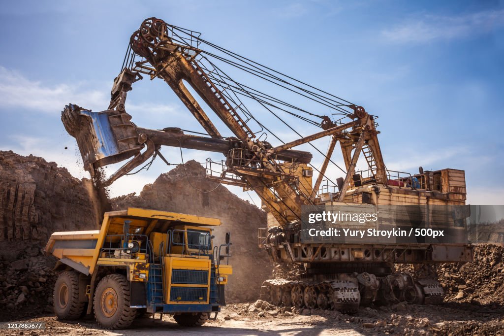 Excavator Loading The Ridgit Excavator Loading Dump Truck High-Res Stock Photo - Getty Images