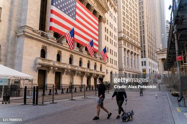 economic recession is coming. ‘fearless girl’ statue in front of the stock exchange from the wall street deserted because of the covid-19 pandemic. - usa stock pictures, royalty-free photos & images
