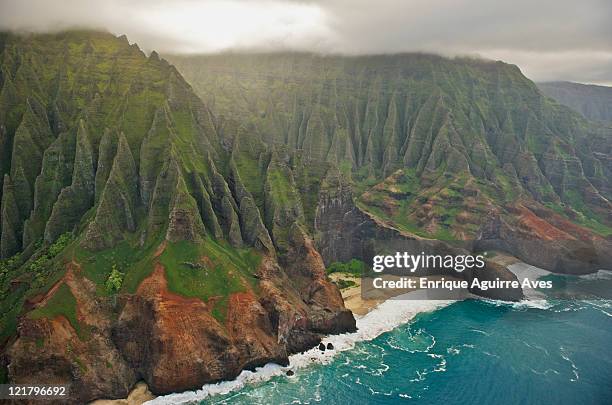 aerial view of na pali coast, kauai, hawaii - american wilderness stock pictures, royalty-free photos & images