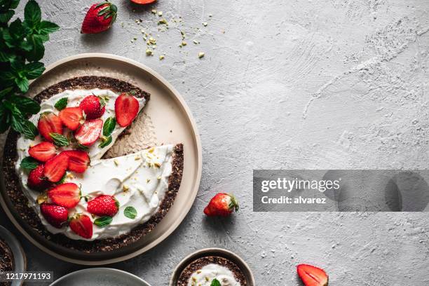 delicious yogurt strawberry pie - tart dessert stock pictures, royalty-free photos & images