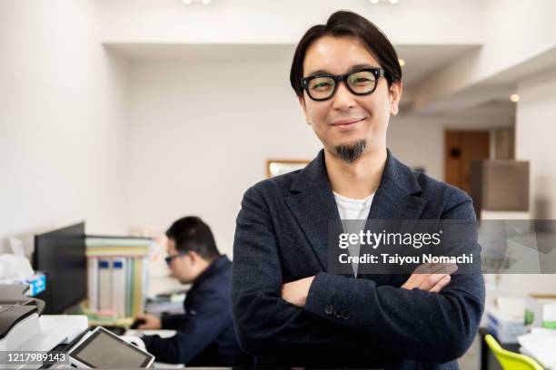 portrait of a japanese entrepreneur - japanse man stock pictures, royalty-free photos & images