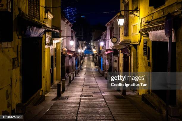 rua da felicidade at night, macau - old town stock-fotos und bilder