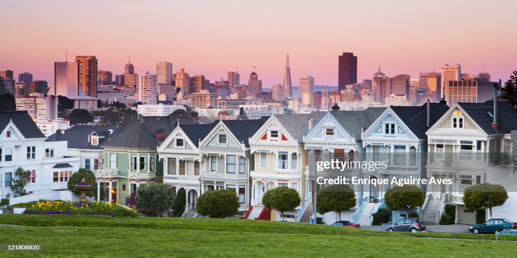 Victorian houses; Painted Ladies of the Alamo Square Historic District and modern skyline of Financial District, San Francisco, California, USA