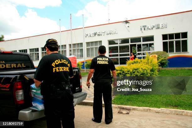 federal police operation in itapebi - federal police stock pictures, royalty-free photos & images