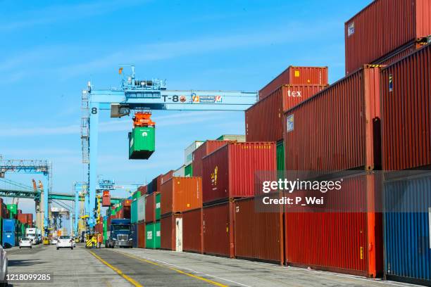 port of long beach container operations - port of long beach stock pictures, royalty-free photos & images