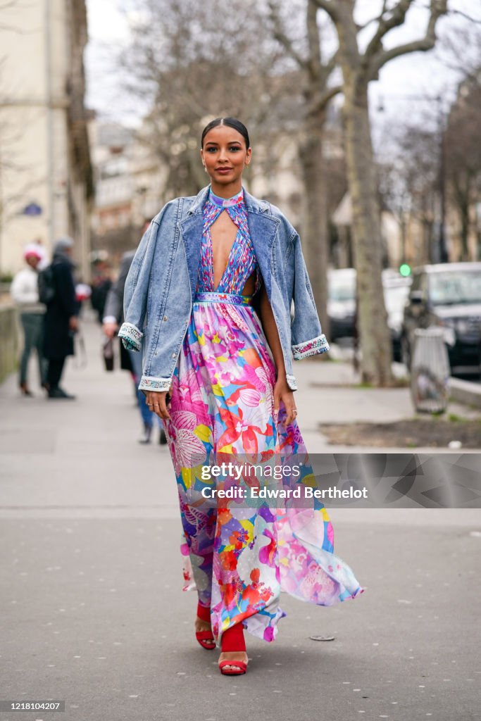 Street Style  - Paris Fashion Week - Womenswear Fall/Winter 2020/2021 : Day Four