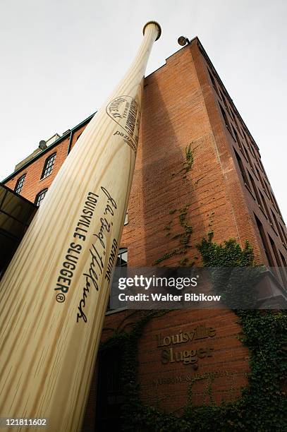 giant baseball bat, louisville slugger factory and museum - louisville slugger bat stock pictures, royalty-free photos & images