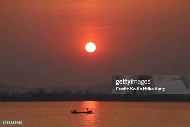 sunset - ko ko htike aung stockfoto's en -beelden