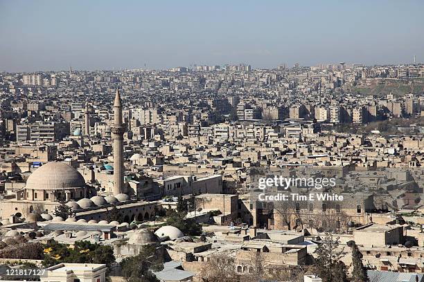 aleppo syria viewed from citadel - síria imagens e fotografias de stock