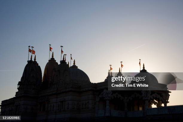 neasden temple at sunset, neasden, london, uk - hinduism stock pictures, royalty-free photos & images