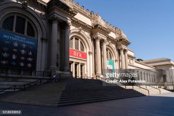 a single person exercising on the abandoned staircase of the metropolitan museum of art which is closed due to the covid-19 outbreak. - alex potemkin or krakozawr latino fitness stock pictures, royalty-free photos & images