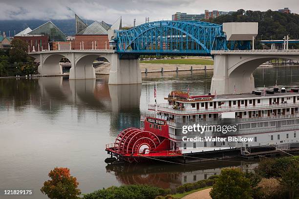 delta queen riverboat in tennessee river, chattanooga, tennessee, usa - chattanooga foto e immagini stock