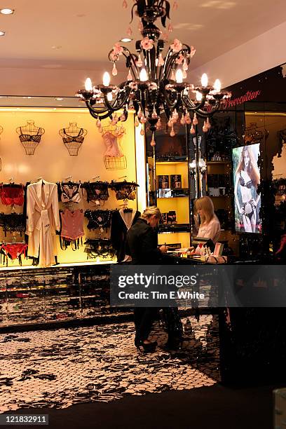 874 Agent Provocateur Shop Stock Photos, High-Res Pictures, and