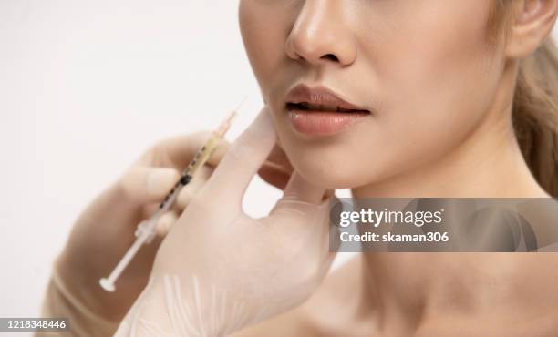 beautiful asian female good skin and surgical gloves use syringe beauty clinic use botox and facial treatment surgery concept - asian woman beauty shot photos et images de collection