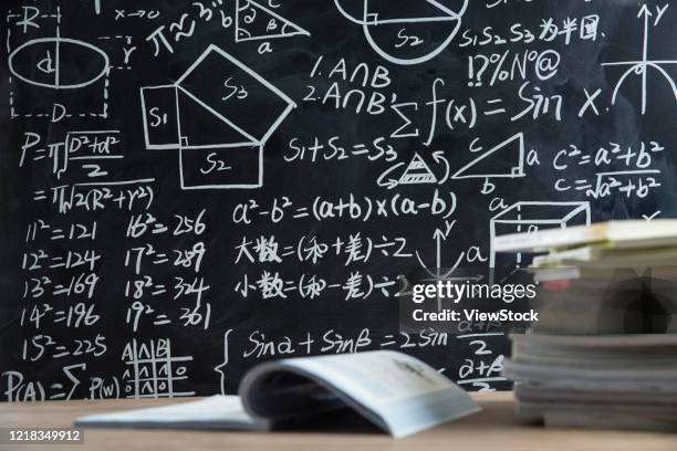 Math Problem Scientist Scientist Full Figure Photos and Premium High Res Pictures - Getty Images