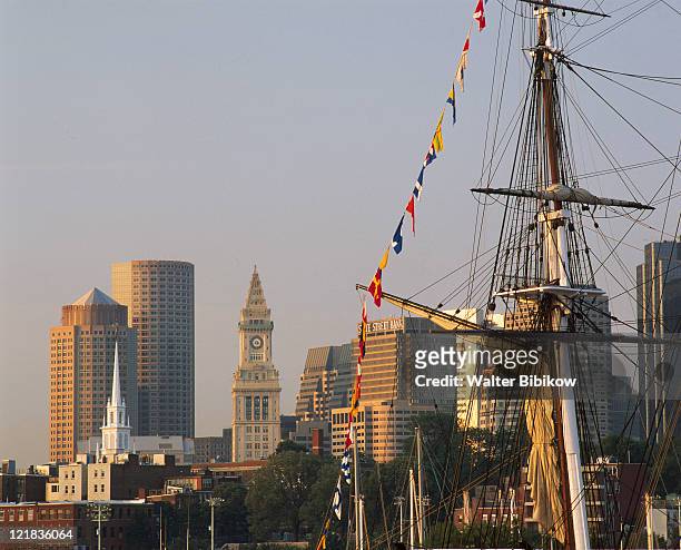 masts of uss constitution, boston, ma - uss constitution stockfoto's en -beelden