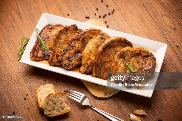 côtelette de porc grillée aux épices - filet de viande photos et images de collection