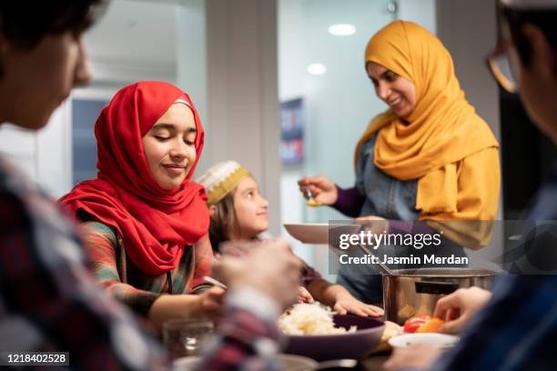 family eating iftar and enjoying breaking of fasting - arab family happy photos et images de collection