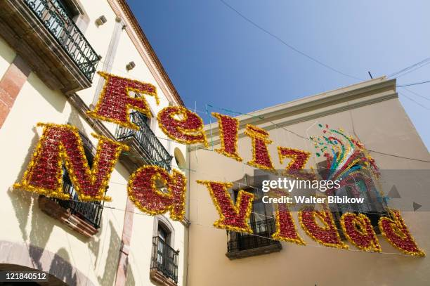 merry christmas sign on the plaza de armas, mexico - feliz navidad stock pictures, royalty-free photos & images