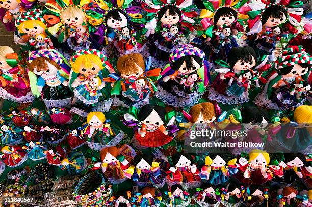 mexican dolls for sale, mercado hidalgo market, mexico - 1910 stock-fotos und bilder