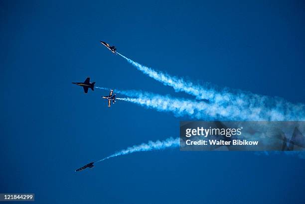 military aircraft in airshow - us air force stock-fotos und bilder