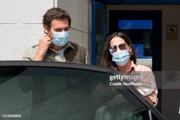 The singer Malu and Albert Rivera on their way out of the HM Puerta del Sur hospital in Móstoles, where Lucía was the couple's first daughter, in...