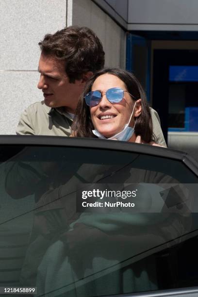 The singer Malu and Albert Rivera on their way out of the HM Puerta del Sur hospital in Móstoles, where Lucía was the couple's first daughter, in...