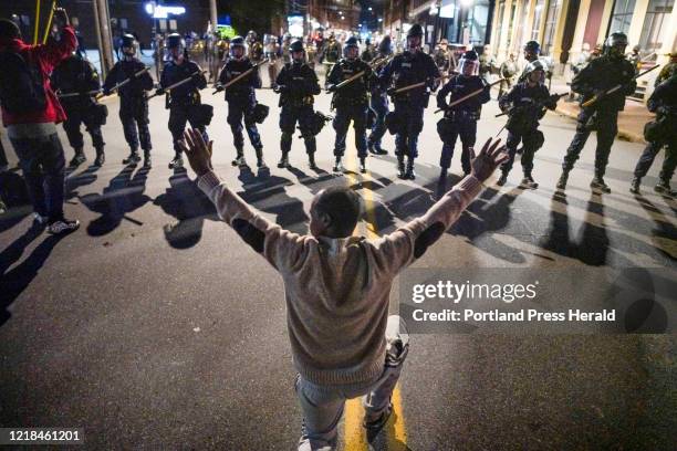 Protest Riot Night Police Riot Line Photos and Premium High Res Pictures - Getty Images