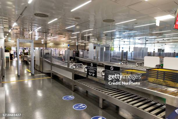 Closing check-in inside the international airport of Roma Leonardo Da Vinci. The airport is slowly come back to normality after the European Member...