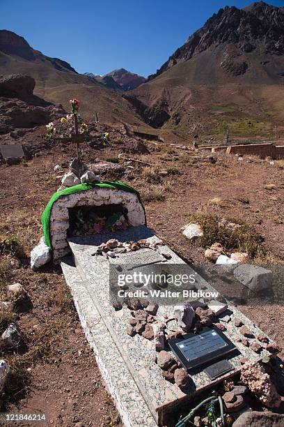 cemetery for mountain climbers who died on cerro aconcagua, cementerio andinista, las cuevas, mendoza province, argentina - mount aconcagua stock pictures, royalty-free photos & images