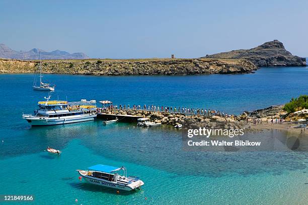 dodecanese islands, rhodes-lindos, harbor, tour boat with visitors, greece  - rhodes places to visit stock-fotos und bilder