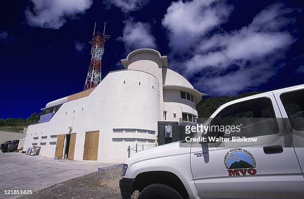 volcano observatory, soufriere hills, montserrat - montserrat antilles photos et images de collection