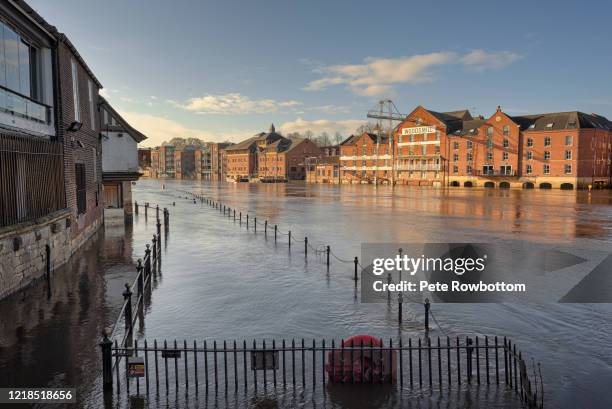 flooded city - york england fotografías e imágenes de stock