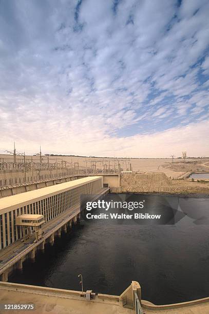 aswan high dam, egypt - aswan stockfoto's en -beelden