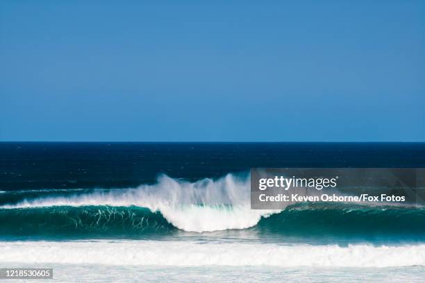 a-frame autumn swell at surfers point - margaret river australia photos et images de collection