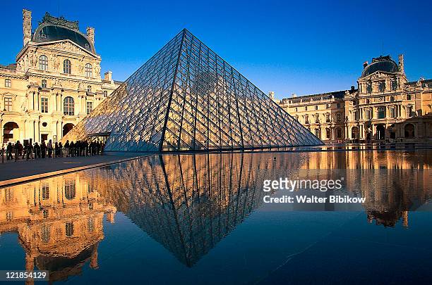 the louvre, paris, france - musee du louvre stock pictures, royalty-free photos & images