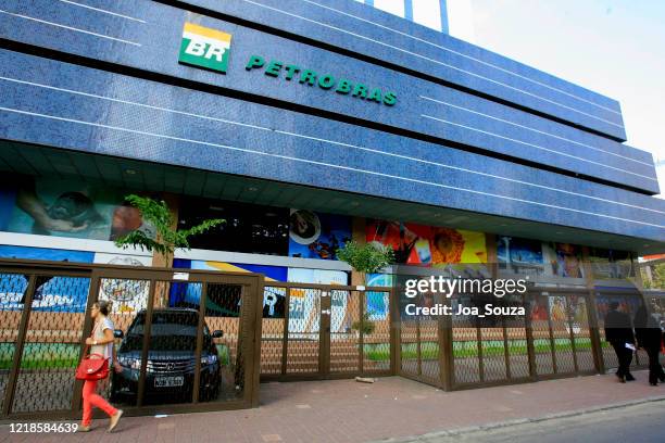 petrobras building in salvador - petróleo stock pictures, royalty-free photos & images