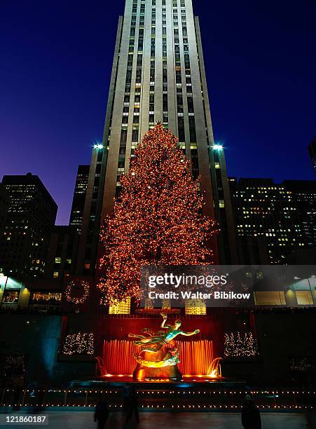 rockefeller center x-mas night, nyc, ny - rockefeller stock pictures, royalty-free photos & images