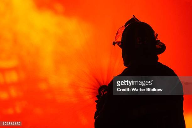 silhouetted fireman - firefighter 個照片及圖片檔