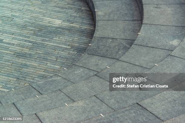 Amphitheatre Step Railing Amphitheatre Stair Fotografías e imágenes de stock - Getty Images