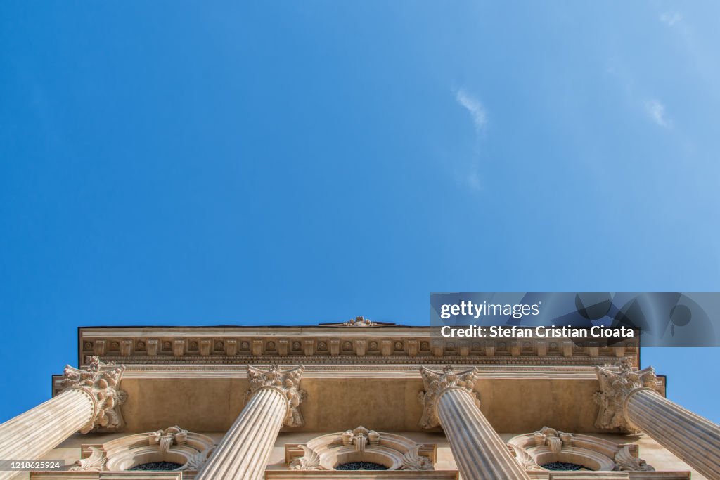 Columns with beautiful architecture in Bucharest