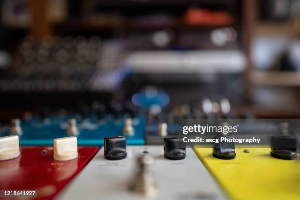 guitar effect pedals in home recording studio - synthesizer stock pictures, royalty-free photos & images
