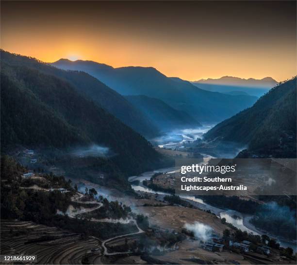 khamsum valley dawn, bhutan, himalayas. - bhutan stock pictures, royalty-free photos & images