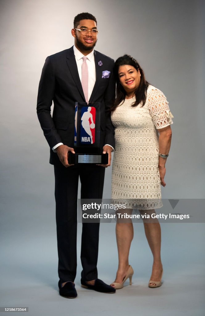 Timberwolves player Karl Anthony Towns with his family before being named rookie of the year.