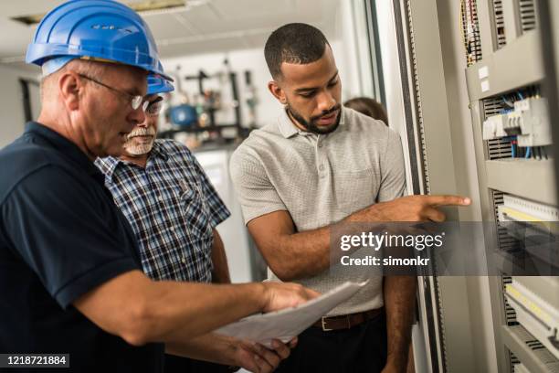 Electrical Dialog Electricians Talk Photos and Premium High Res Pictures - Getty Images