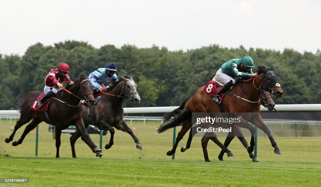 Breath Of Joy ridden by James Doyle wins the Betway Heed Your Hunch ...