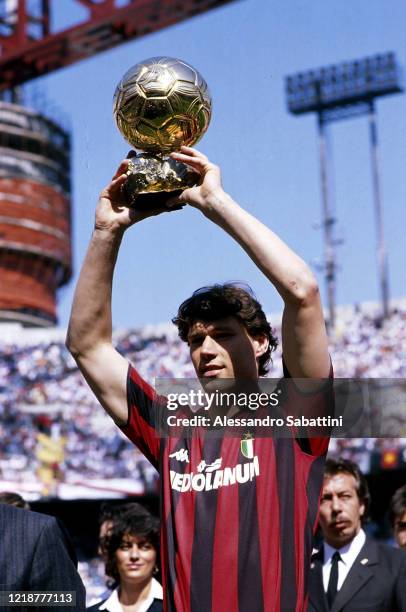 Marco Van Basten of AC Milan celebrates in Milan after winning the golden ball during the Serie A on Stadio Giuseppe Meazza in Milan, Italy. , Italy.