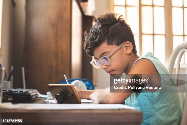 online education - kid e learning stock pictures, royalty-free photos & images